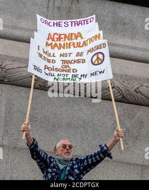 London, Großbritannien. August 2020. Nein zu Impfstoffen, Schluss mit der Sperre, Nein zu 5G Protest Trafalgar Square London, Credit: Ian Davidson/Alamy Live News Stockfoto