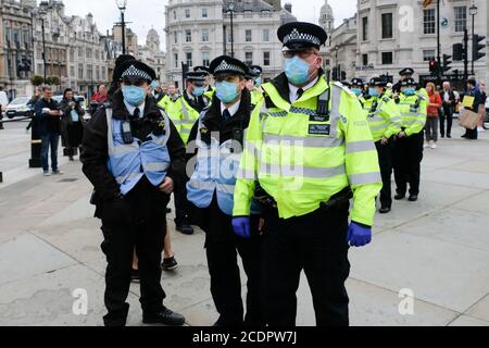 Trafalgar Square, London, Großbritannien. August 2020. Verschwörungstheorie, Unite for Freedom Protest auf dem Trafalgar Square gegen Covid, Coronavirus-Sperre, Impfstoffe, Masken und die neue Normalität. Kredit: Matthew Chattle/Alamy Live Nachrichten Stockfoto