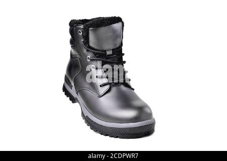 Winter männlichen schwarzen Lederstiefel auf weißem Hintergrund, Wanderschuhe, praktische Offroad-Schuhe, Nahaufnahme isolieren Stockfoto