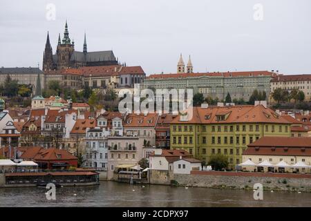 Prag, Tschechien - 27.10.2018: Panorama der schönen Mala Strana Gegend von Prag Stockfoto