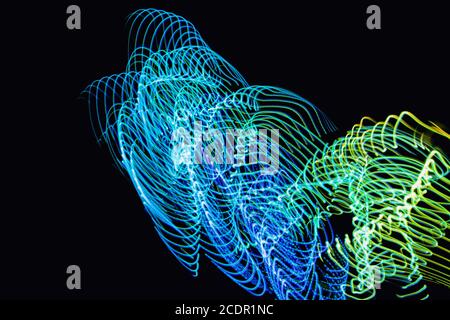 Futuristische Overlay Lichtmuster.Abstrakte Neonlichter Spuren in den schwarzen Hintergrund. Stockfoto