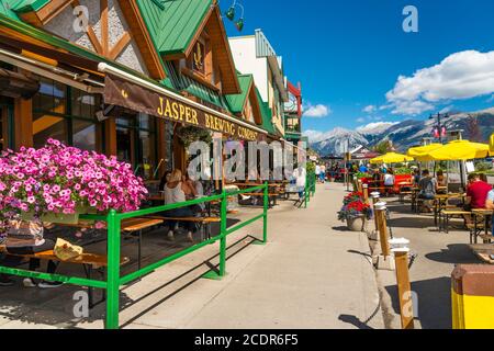 Geschäfte in Jasper Townsite, Jasper National Park, Alberta, Kanada. Stockfoto