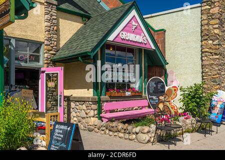 Geschäfte in Jasper Townsite, Jasper National Park, Alberta, Kanada. Stockfoto