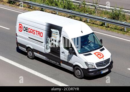 Degastro Mercedes-Benz Sprinter Transporter auf der Autobahn. Stockfoto