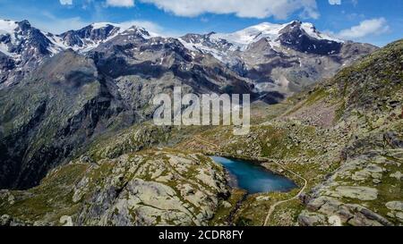 Pejo Tal mit Cevedale Seen und Ortles - Cevedale Berggruppe. Panoramablick. Trentino Alto Adige, Provinz Trient, Norditalien. Stelvio N Stockfoto