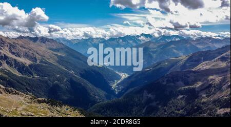 Pejo Valley Panoramablick. Trentino Alto Adige, Provinz Trient, Norditalien. Nationalpark Stilfser Joch Stockfoto