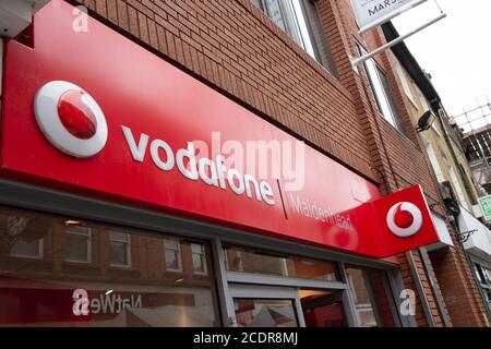 Maidenhead, Berkshire, Großbritannien. August 2020. Kunden im Vodafone-Netz waren gestern nach einem dreistündigen Ausfall betroffen. Quelle: Maureen McLean/Alamy Stockfoto