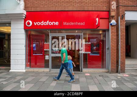 Maidenhead, Berkshire, Großbritannien. August 2020. Kunden im Vodafone-Netz waren gestern nach einem dreistündigen Ausfall betroffen. Quelle: Maureen McLean/Alamy Stockfoto