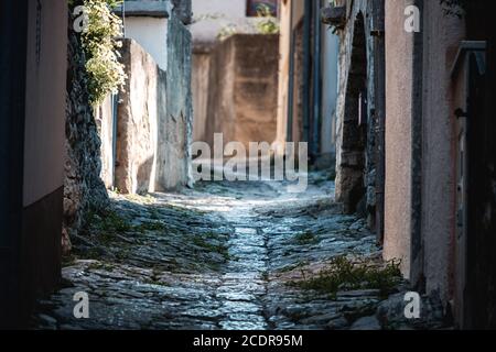 Straßen von Omisalj, Insel Krk, Kroatien Stockfoto