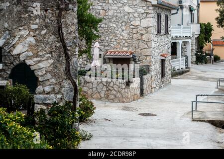 Straßen von Omisalj, Insel Krk, Kroatien Stockfoto