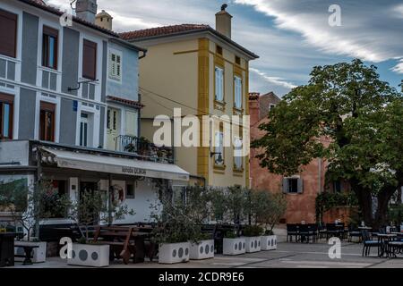 Straßen von Omisalj, Insel Krk, Kroatien Stockfoto