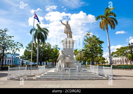 Statue von Jose Marti im Jose Marti Park, dem Hauptplatz von Cienfuegos, Kuba Stockfoto