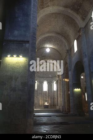 INTERIEUR DE LA IGLESIA DE SAN PEDRO DE GALLIGANTS - S XII - ROMANICO KATALANISCH - AKTUALMENTE MUSEO ARQUEOLOGICO. ORT: MONASTERIO DE SAN PEDRO DE GALLIGANTS. GERONA. SPANIEN. Stockfoto