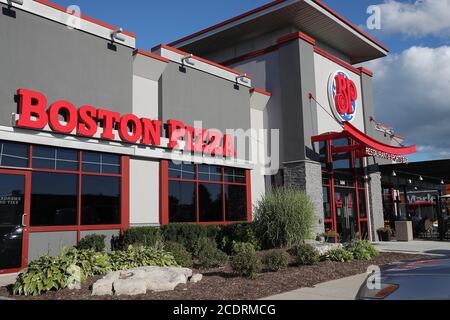 Boston Pizza Schild. Wonderland Road South London Ontario Kanada. Luke Durda/Alamy Stockfoto