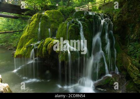 Der Bigar-Wasserfall (Izvorul Bigăr) in Westrumänien galt bis zum Einsturz oft als einer der schönsten der Welt. Stockfoto