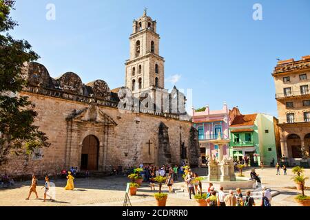 Die Basilika Menor de San Francisco de Asis in Old Havanna (Vieja) Kuba Stockfoto