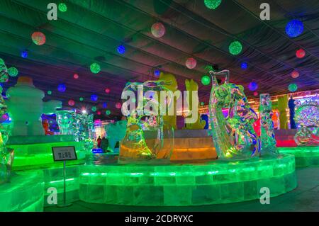 Peking / China - 12. Februar 2015: Eisskulpturen am Yanqing Longqing Gorge Eis- und Schneefest traditionell jeden Winter in Yanqing Distric Stockfoto