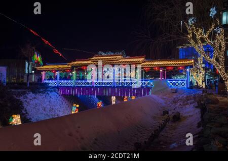 Peking / China - 12. Februar 2015: Eisskulpturen am Yanqing Longqing Gorge Eis- und Schneefest traditionell jeden Winter in Yanqing Distric Stockfoto