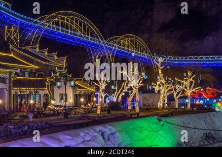 Peking / China - 12. Februar 2015: Eisskulpturen am Yanqing Longqing Gorge Eis- und Schneefest traditionell jeden Winter in Yanqing Distric Stockfoto