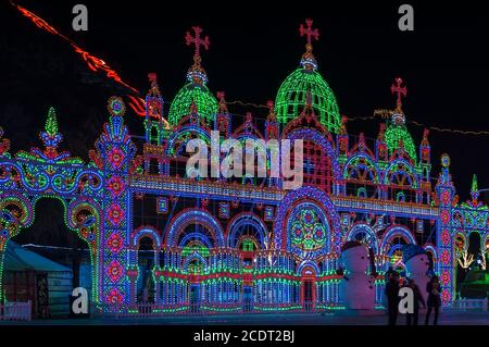 Peking / China - 12. Februar 2015: Eisskulpturen am Yanqing Longqing Gorge Eis- und Schneefest traditionell jeden Winter in Yanqing Distric Stockfoto