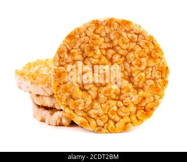 Karamellisierte Reis-Mais-Knäckebrot, isoliert auf weißem Hintergrund. Süßes Vollkorn-Knäckebrot. Stockfoto