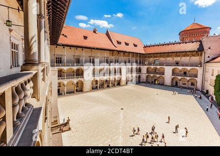 Wawel Castle, Krakau, Polen. Die Stufenarkaden des Renaissance-Hofes. Stockfoto