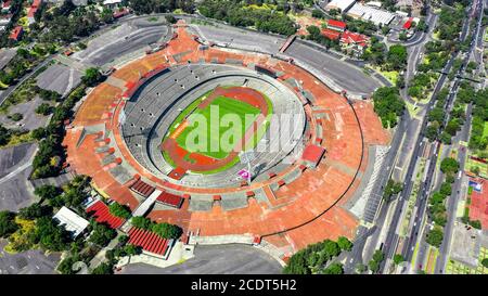 Luftaufnahme von Ciudad Universitaria und dem Olympiastadion Stockfoto