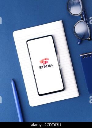 Assam, indien - August 27, 2020 : Stadia-Logo auf Telefon Bildschirm Stock Bild. Stockfoto