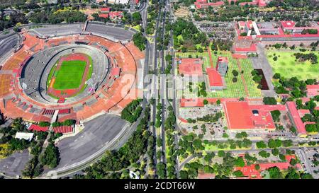 Luftaufnahme von Ciudad Universitaria und dem Olympiastadion Stockfoto