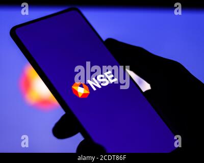 Assam, indien - August 27, 2020 : NSE-Logo auf Telefon-Bildschirm Stock Bild. Stockfoto