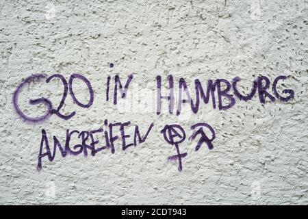 Anstiftung zur Gewalt an einer Hausmauer in Magdeburg. Attacke G20 in Hamburg Stockfoto