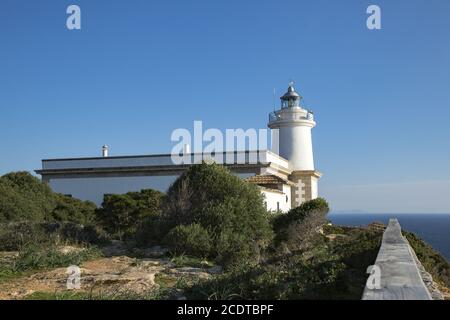 Leuchtturm auf der Insel Mallorca bei Cap Blanc, Balearen, Spanien, Europa Stockfoto