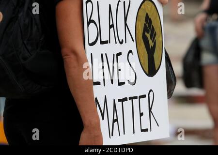 29. August 2020, London, Ontario, Kanada. Black Lives Matter protestieren im Victoria Park. Die Menschen halten ihre BLM-Zeichen. Luke Durda/Alamy Stockfoto