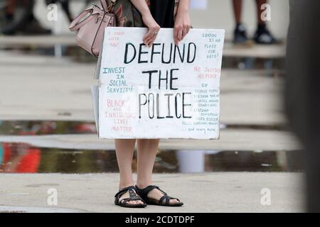 29. August 2020, London, Ontario, Kanada. Black Lives Matter protestieren im Victoria Park. Die Menschen halten ihre BLM-Zeichen. Luke Durda/Alamy Stockfoto