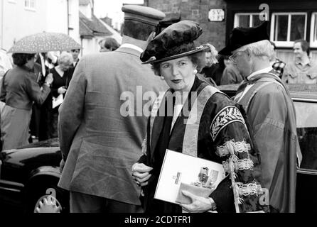 Margaret Thatcher besucht die Universität von Buckingham, um Lord Hailsham von St Marylebone als Kanzlerin der privat finanzierten Universität zu ersetzen. 30. September 1992. Foto: Neil Turner Stockfoto