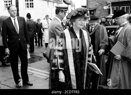 Margaret Thatcher besucht die Universität von Buckingham, um Lord Hailsham von St Marylebone als Kanzlerin der privat finanzierten Universität zu ersetzen. 30. September 1992. Foto: Neil Turner Stockfoto