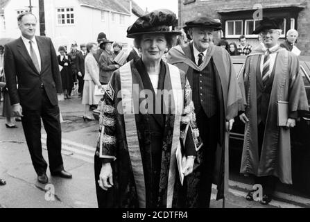 Margaret Thatcher besucht die Universität von Buckingham, um Lord Hailsham von St Marylebone als Kanzlerin der privat finanzierten Universität zu ersetzen. 30. September 1992. Foto: Neil Turner Stockfoto