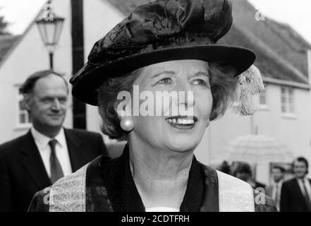 Margaret Thatcher besucht die Universität von Buckingham, um Lord Hailsham von St Marylebone als Kanzlerin der privat finanzierten Universität zu ersetzen. 30. September 1992. Foto: Neil Turner Stockfoto