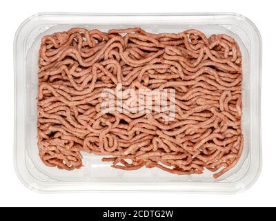 Veganes Hackfleisch in einem Kunststofftablett. Ersatz für Hackfleisch auf Basis von Erbsenprotein, mit Zwiebeln und Gewürzen. Fleisch Alternative. Nahaufnahme von oben. Stockfoto