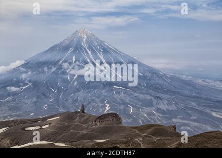 Berge und Vulkane. Schöne Landschaft von Kamtschatka Penins Stockfoto