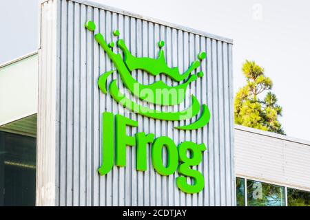 Aug 13, 2019 Sunnyvale / CA / USA - JFrog Logo am Hauptsitz im Silicon Valley; JFrog Ltd. Ist als Software-Entwicklungsunternehmen tätig und prov Stockfoto