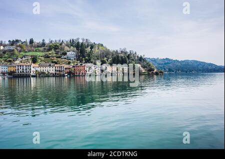 Blick auf die Insel San Giulio am Ortasee, piemont, italien Stockfoto