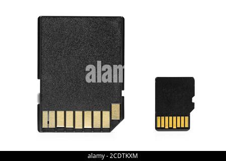 MicroSD-Speicherkarte mit Adapter auf weißem Hintergrund mit isoliert Beschneidungspfad Stockfoto