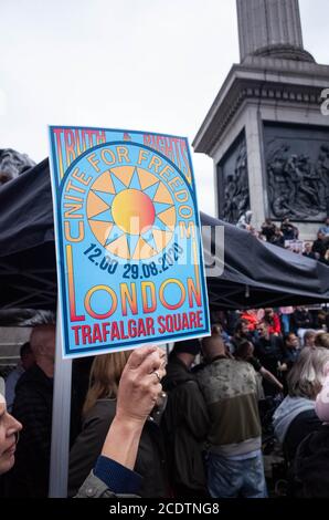 Traflagar Square, London, 29. August 2020. Die Menschen protestieren gegen Sperrregeln, die die Regierung, Bill Gates und Impfstoffe anführen. David Icke Stockfoto