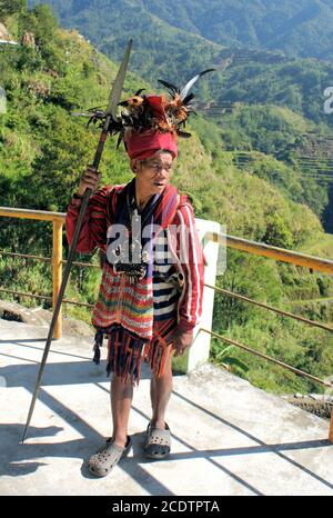 Alter Ifugao Mann in traditioneller Kleidung Stockfoto