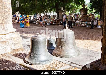 Gebrauchte Buchstände auf dem berühmten Flohmarkt auf der Plaza de Armas in der Altstadt von Havanna, Kuba Stockfoto