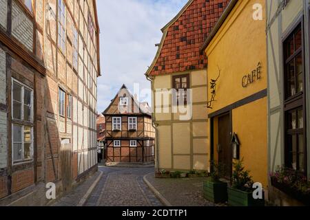 Gasse in der Altstadt der Weltkulturerbe-Stadt Quedlinburg Stockfoto