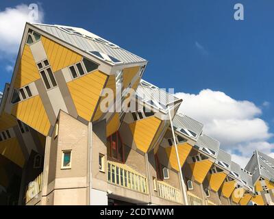 Gelbe Würfel Häuser Stockfoto