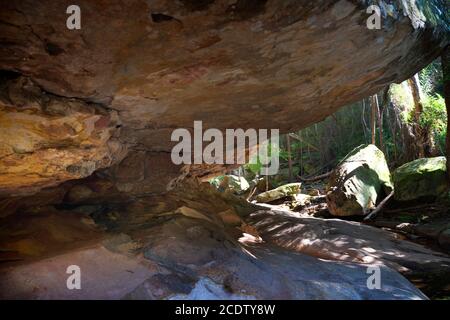 Der Überhang, ein beliebter Touristenort im Cania Gorge National Park, Queensland, Australien Stockfoto