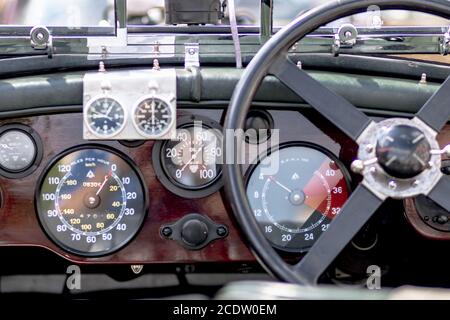 Oldtimer Bentley 4 1/2 Liter Baujahr 1928, 4398 ccm, 110 ps, Nahaufnahme des Armaturenbretts Stockfoto